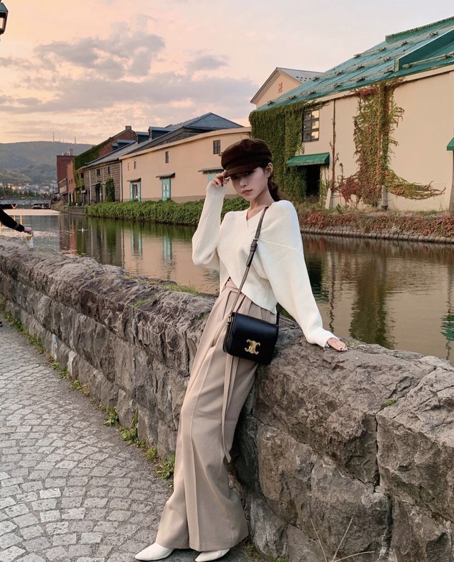 Hội fashionista gợi ý 8 cách diện quần ống rộng đẹp xuất sắc khi trời lạnh - Ảnh 3. Hội fashionista gợi ý 8 cách diện quần ống rộng đẹp xuất sắc khi trời lạnh - Ảnh 3.