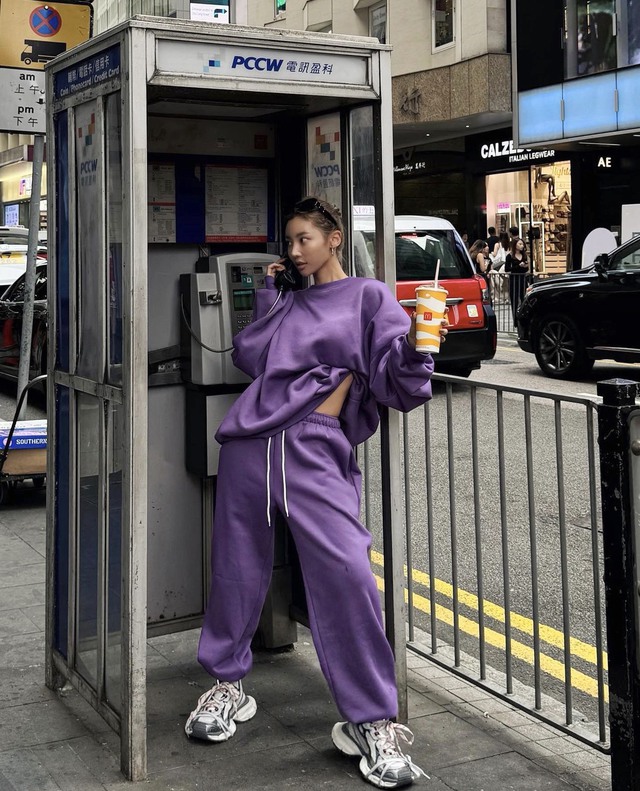 Hội fashionista gợi ý 8 cách diện quần ống rộng đẹp xuất sắc khi trời lạnh - Ảnh 4. Hội fashionista gợi ý 8 cách diện quần ống rộng đẹp xuất sắc khi trời lạnh - Ảnh 4.