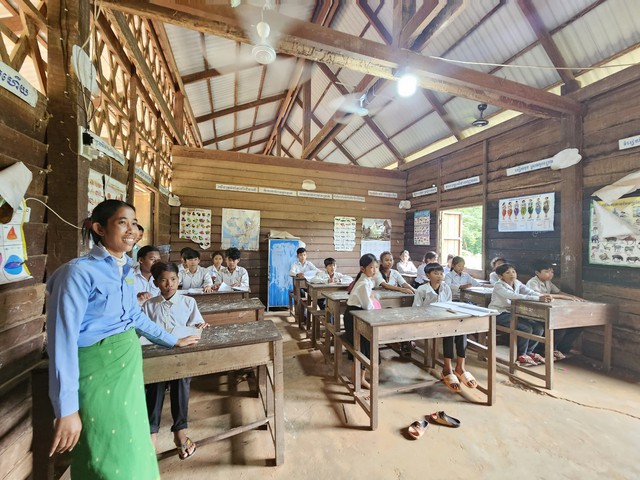 Cô giáo Keonita tại điểm trường của Công ty cao su Đồng Phú - Kratie