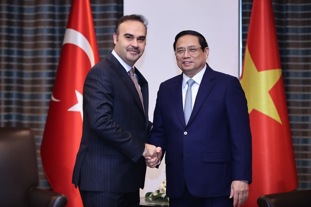 Bộ trưởng Thổ Nhĩ Kỳ đề nghị hợp tác sản xuất xe điện với Việt Nam - Ảnh 2.