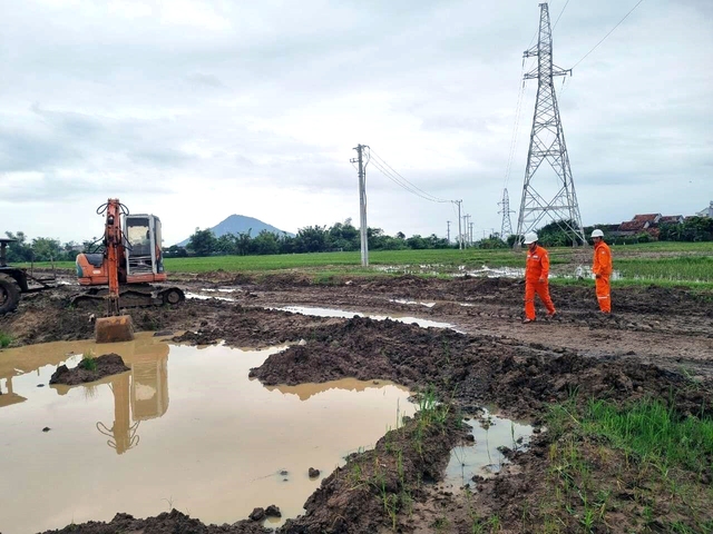 Phú Yên: Phối hợp di dời lưới điện phục vụ dự án cao tốc Bắc - Nam  - Ảnh 1.