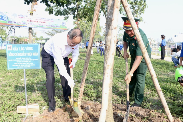 Bãi trung chuyển rác 'ám ảnh' hơn 20 năm ở Q.Bình Tân thành công viên cây xanh - Ảnh 3.