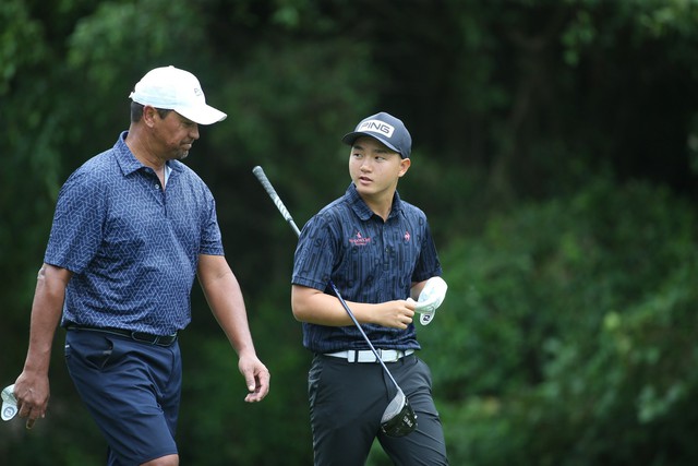 Tài năng trẻ Nguyễn Anh Minh khởi đầu không như ý trước những golfer huyền thoại - Ảnh 1.