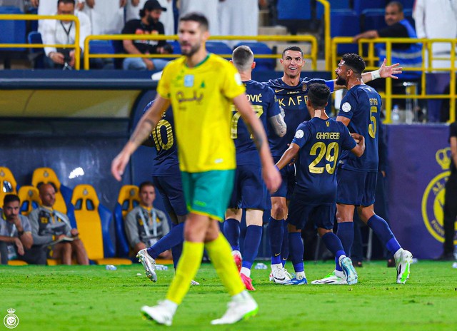 Ronaldo ghi bàn đẳng cấp, Al Nassr thách thức ngôi đầu tại Saudi Pro League - Ảnh 2.