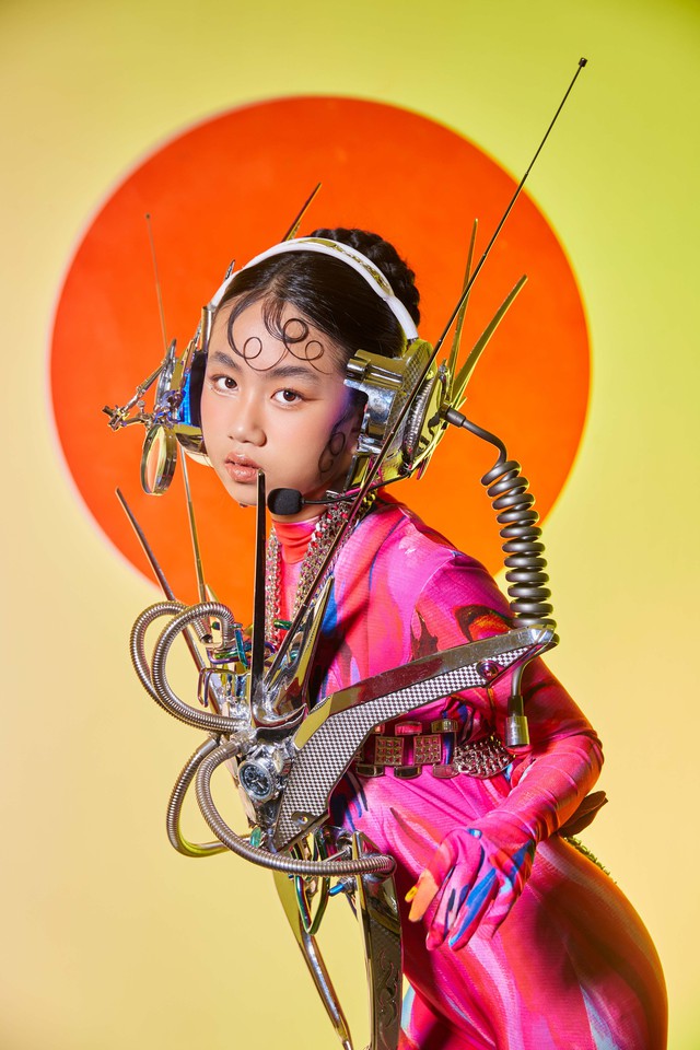 Alice Nguyễn diện thiết kế ấn tượng lấy cảm hứng từ trí tuệ nhân tạo (AI) - Ảnh 7.