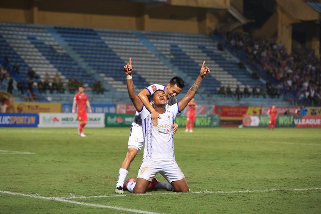 CLB CAHN được thưởng 5 tỉ đồng, vẫn thấp nhất trong các đội vô địch V-League - Ảnh 1. CLB CAHN được thưởng 5 tỉ đồng, vẫn thấp nhất trong các đội vô địch V-League - Ảnh 1.