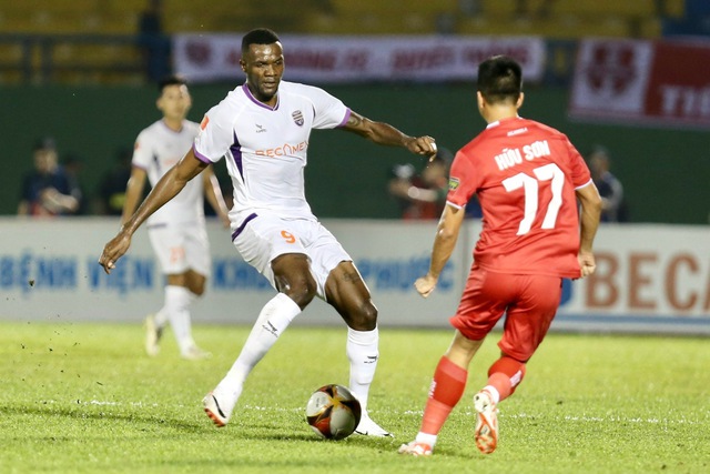 Tiến Linh không đá chính, Việt Cường giúp Becamex Bình Dương lên tốp đầu V-League - Ảnh 2.