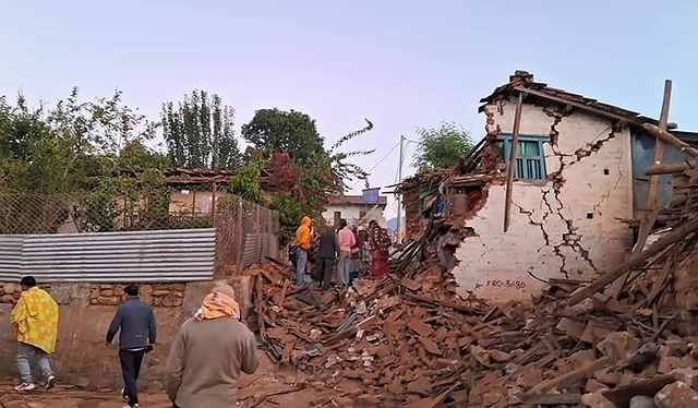Động đất mạnh ở Nepal, hơn 140 người chết - Ảnh 2.