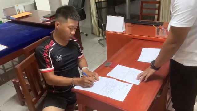 'Lừa đảo qua mạng' và 'rửa tiền' rồi trốn sang Lào vẫn không thoát - Ảnh 1. 'Lừa đảo qua mạng' và 'rửa tiền' rồi trốn sang Lào vẫn không thoát - Ảnh 1.