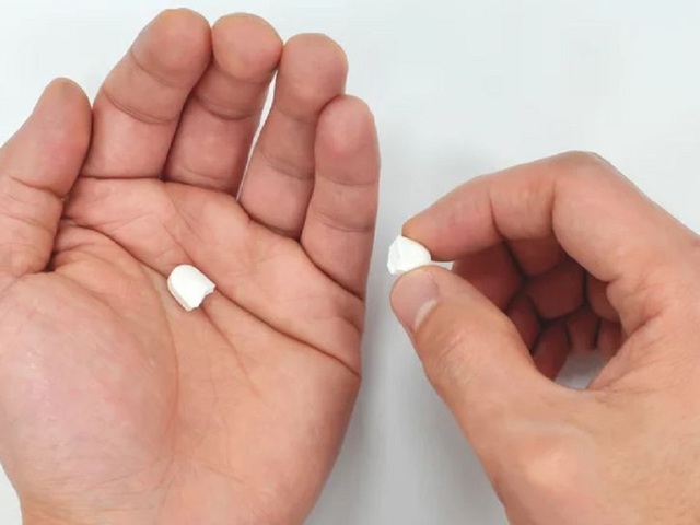 Tác hại nguy hiểm của nhai thuốc khi uống - Ảnh 1. Tác hại nguy hiểm của nhai thuốc khi uống - Ảnh 1.