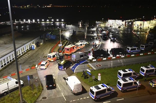 Sân bay Hamburg bị đóng cửa vì cảnh sát xử lý tình huống bắt con tin - Ảnh 1.