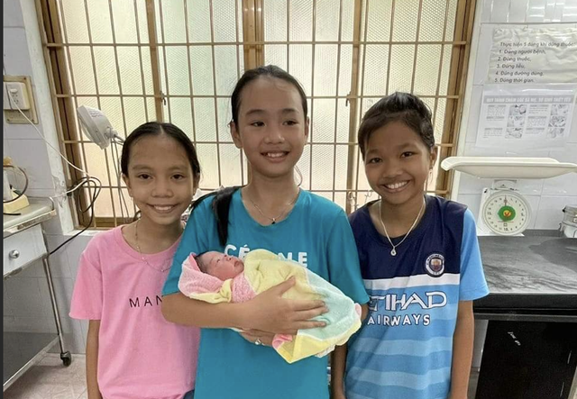 Phú Yên: 3 học sinh phát hiện bé gái sơ sinh bị bỏ rơi - Ảnh 1.