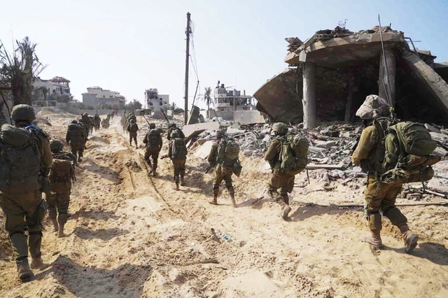 Quân đội Israel bên trong GazaẢnh: AP