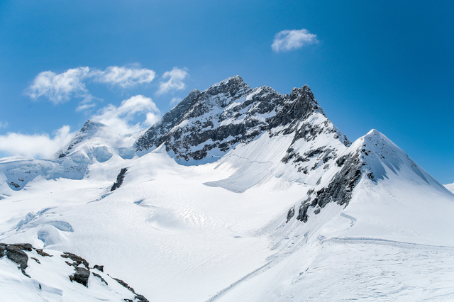 Đi tàu lên đỉnh Jungfrau, phiêu lưu giữa tuyết trắng Thụy Sĩ - Ảnh 2.