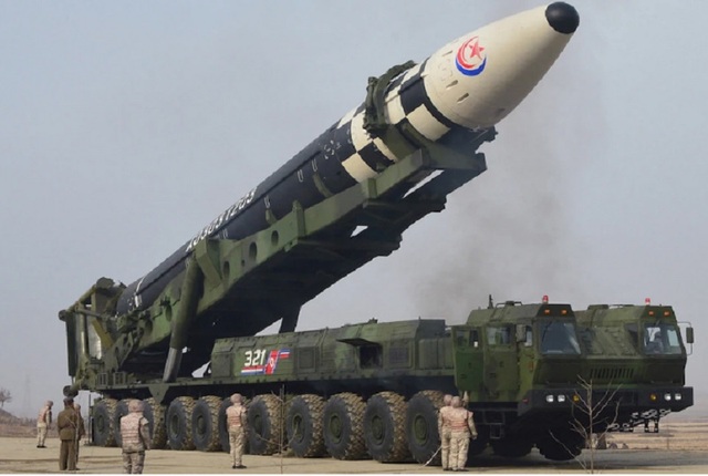 Triều Tiên lập ngày nghỉ lễ mới để đánh dấu cuộc thử ‘tên lửa quái vật’ - Ảnh 2.