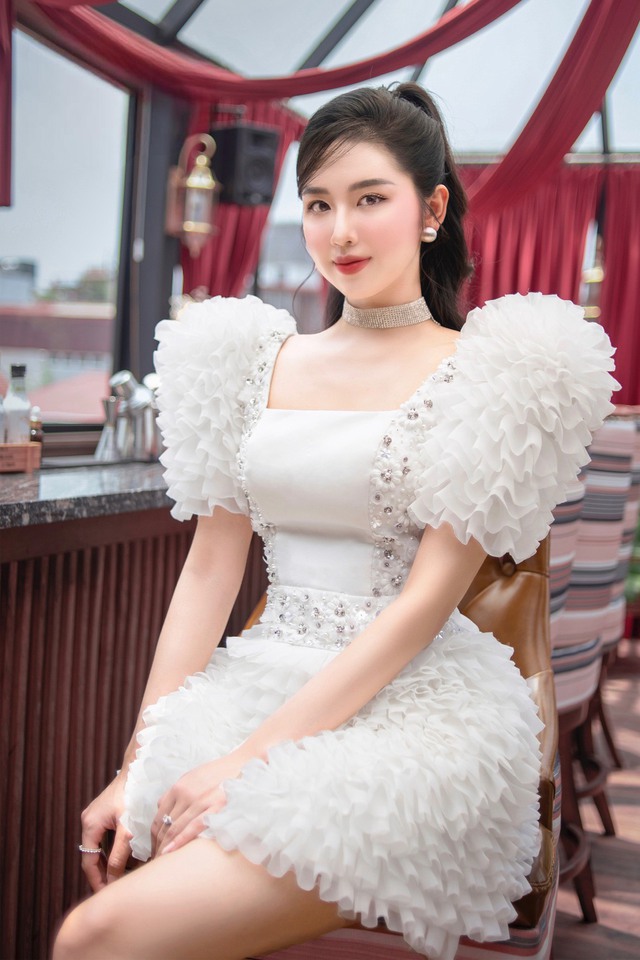 Đánh thức phong thái tự tin cùng nét kiêu sa quyến rũ với trang phục vải organza - Ảnh 8.