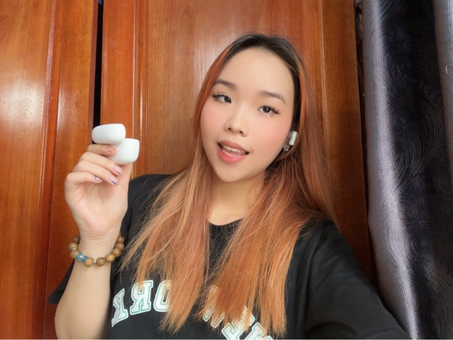 Vì sao Emily Nè và A Síng Đi Đại Hàn lại chuộng tai nghe TWS - Ảnh 1. Vì sao Emily Nè và A Síng Đi Đại Hàn lại chuộng tai nghe TWS - Ảnh 1.