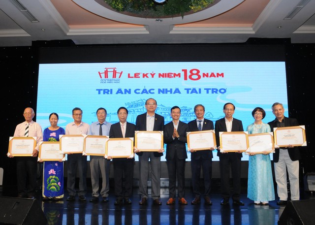 Tận lực vun bồi những tài năng vượt khó, học giỏi - Ảnh 3. Tận lực vun bồi những tài năng vượt khó, học giỏi - Ảnh 3.