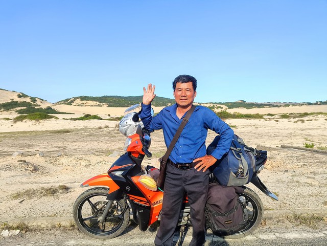 Phượt thủ 65 tuổi rong ruổi xe máy xuyên Việt - Lào  - Ảnh 1.