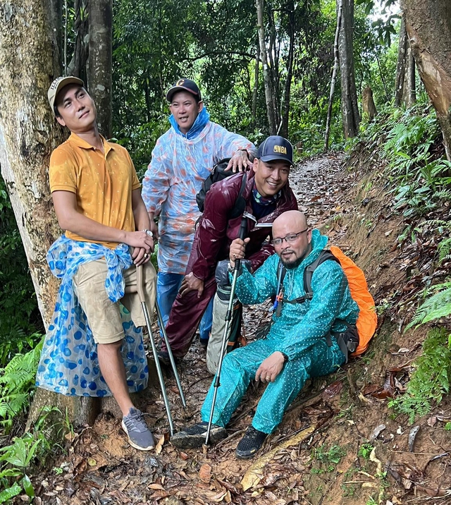 'Phi một chân' sải bước giúp đời - Ảnh 2. 'Phi một chân' sải bước giúp đời - Ảnh 2.