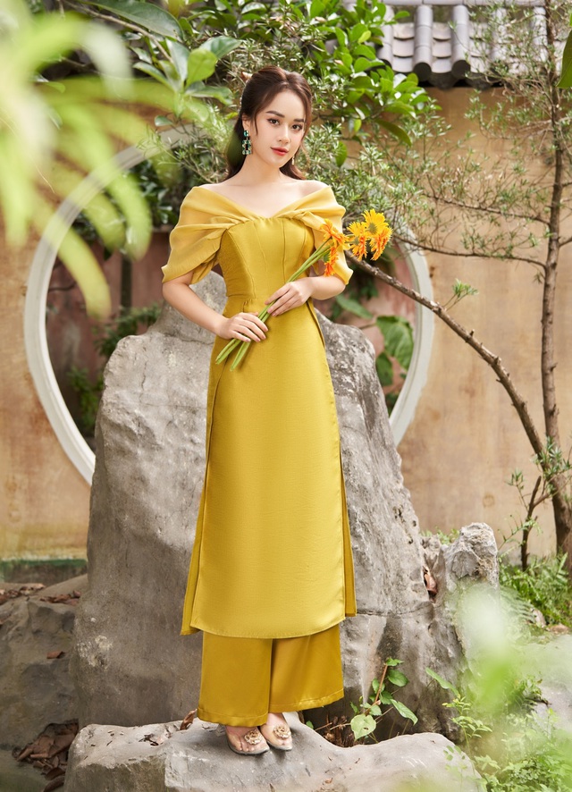 Áo dài, sự lựa chọn sáng giá cho mùa lễ hội cuối năm - Ảnh 1. Áo dài, sự lựa chọn sáng giá cho mùa lễ hội cuối năm - Ảnh 1.
