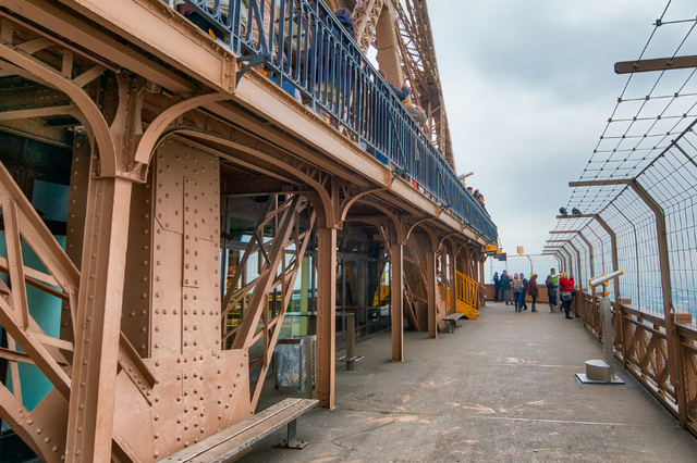 Du lịch 'check-in' tháp Eiffel bạn cần biết - Ảnh 4. Du lịch 'check-in' tháp Eiffel bạn cần biết - Ảnh 4.