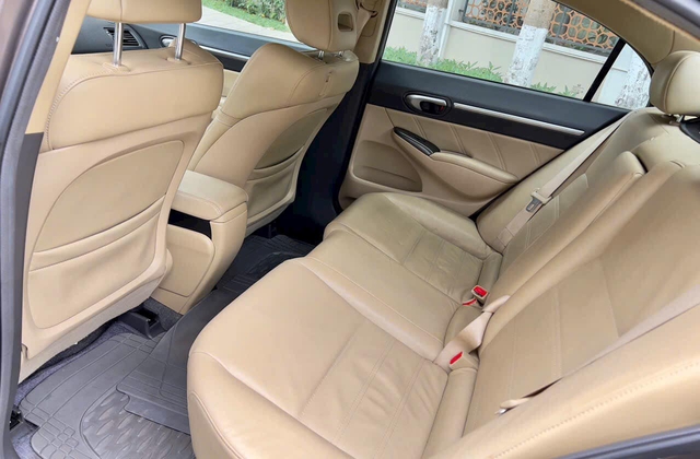Honda Civic 15 năm tuổi, giá hơn 200 triệu đồng có đáng mua? - Ảnh 4. Honda Civic 15 năm tuổi, giá hơn 200 triệu đồng có đáng mua? - Ảnh 4.