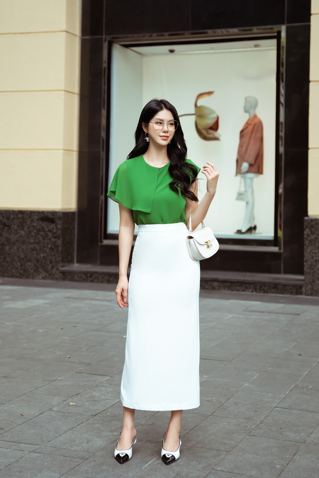 Ghi dấu thanh lịch và chuyên nghiệp qua bản phối cùng sơ mi cách điệu - Ảnh 4. Ghi dấu thanh lịch và chuyên nghiệp qua bản phối cùng sơ mi cách điệu - Ảnh 4.