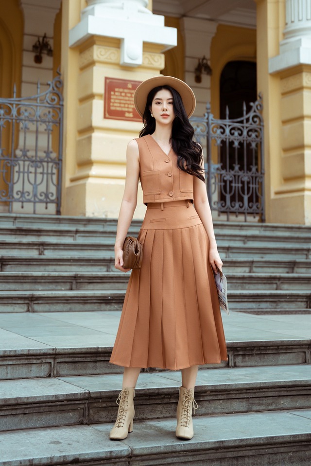 Ghi dấu thanh lịch và chuyên nghiệp qua bản phối cùng sơ mi cách điệu - Ảnh 10. Ghi dấu thanh lịch và chuyên nghiệp qua bản phối cùng sơ mi cách điệu - Ảnh 10.