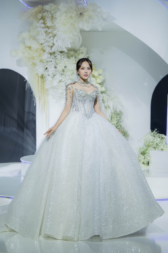Tiểu Vy, Mai Phương hóa cô dâu lộng lẫy khi diện váy cưới - Ảnh 1.