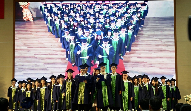 Không làm việc cho nhà nước, sinh viên xuất sắc đi đâu? - Ảnh 1. Không làm việc cho nhà nước, sinh viên xuất sắc đi đâu? - Ảnh 1.