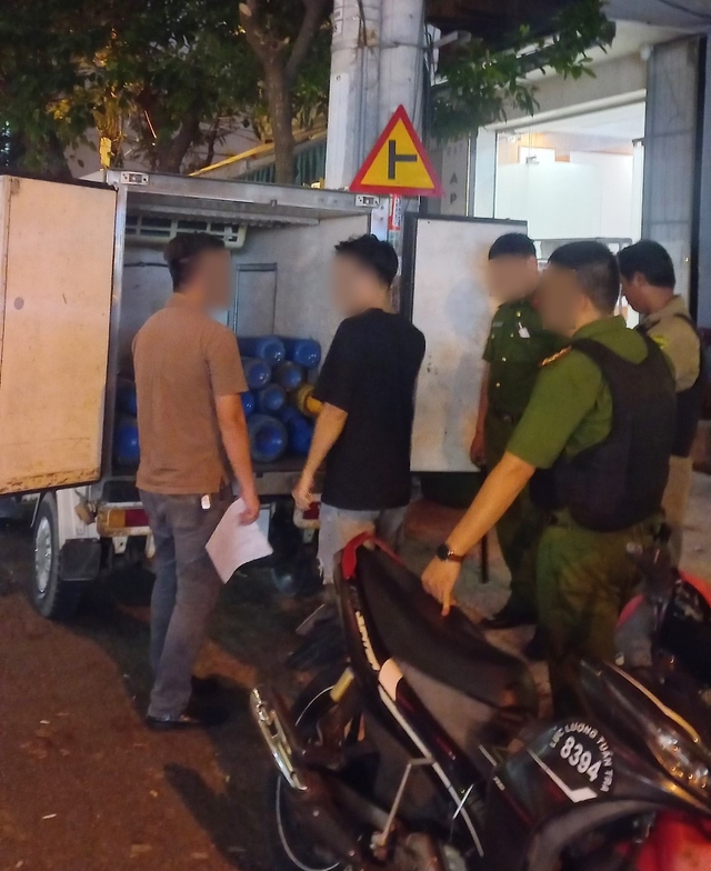 Đà Nẵng: Xử lý chuỗi siêu thị bán thuốc lá điện tử không rõ nguồn gốc - Ảnh 3. Đà Nẵng: Xử lý chuỗi siêu thị bán thuốc lá điện tử không rõ nguồn gốc - Ảnh 3.