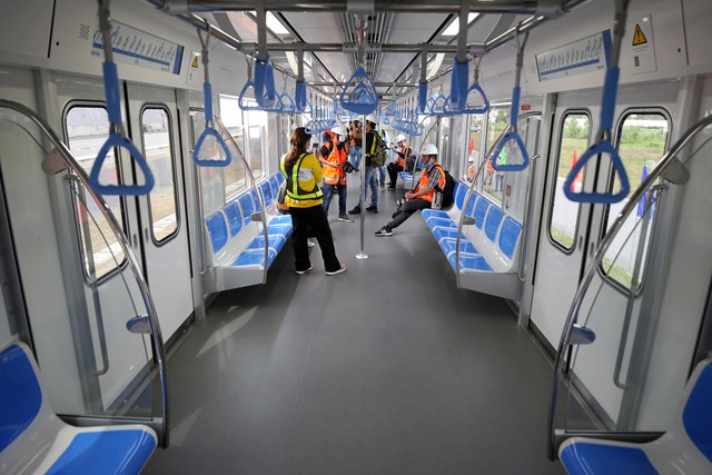 Lãnh đạo TP.HCM mục sở thị tàu metro số 1 - Ảnh 7.