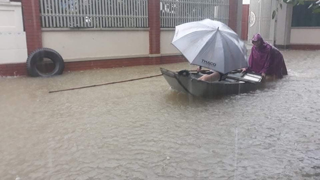 Nghệ An: Mưa như trút nước, nhiều huyện ngập sâu trong lũ - Ảnh 6.