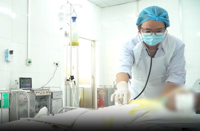 Câu cá gần đường dây điện, 3 người bị bỏng nặng - Ảnh 1. Câu cá gần đường dây điện, 3 người bị bỏng nặng - Ảnh 1.