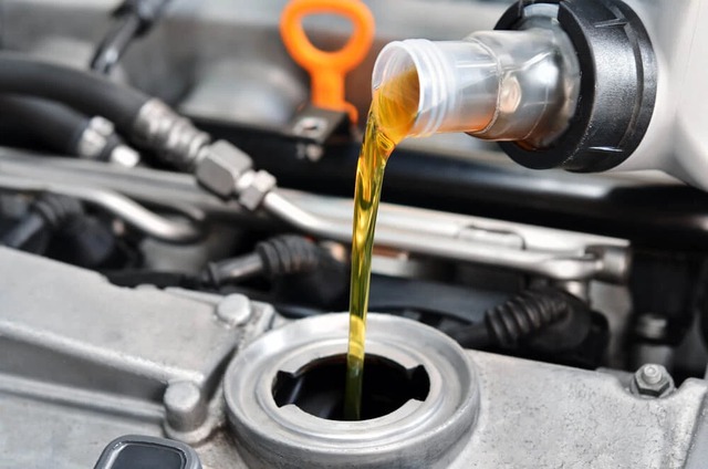 3 sai lầm khi thay dầu nhớt xe máy phần đông người Việt mắc phải - Ảnh 2. 3 sai lầm khi thay dầu nhớt xe máy phần đông người Việt mắc phải - Ảnh 2.