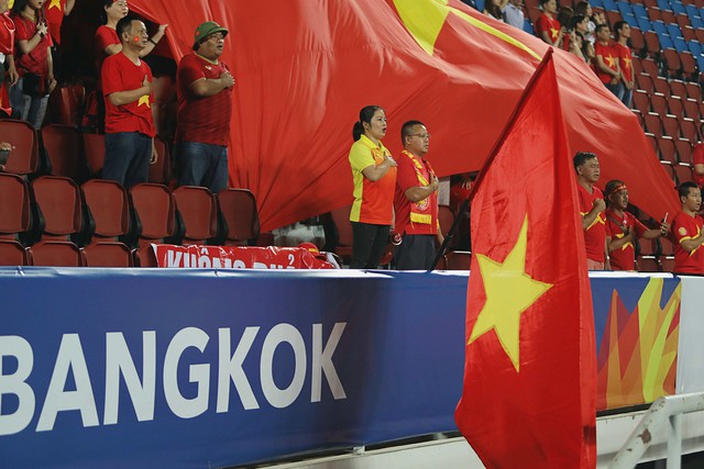 Chị ‘bay lên trời’ sẽ tiếp tục cổ vũ cho bóng đá Việt Nam - Ảnh 1.