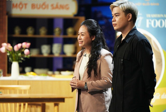 'Hot TikToker' Long Chun mang bún thang gia truyền lên Shark Tank gọi vốn 'cá mập' - Ảnh 1. 'Hot TikToker' Long Chun mang bún thang gia truyền lên Shark Tank gọi vốn 'cá mập' - Ảnh 1.