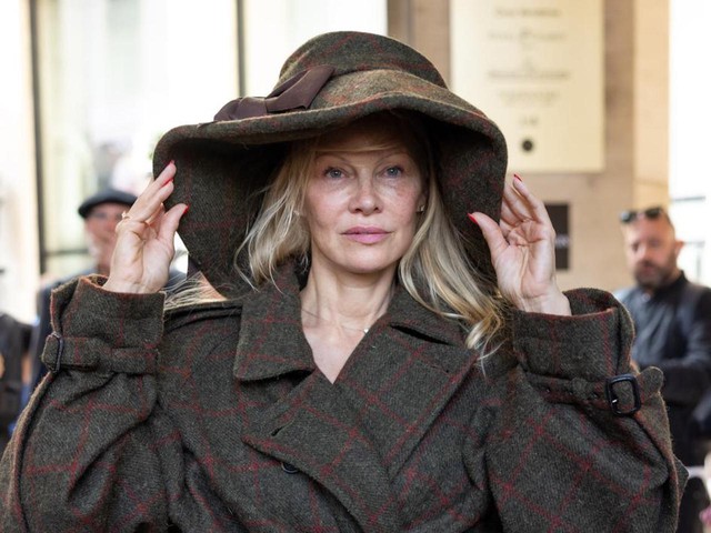 'Biểu tượng gợi cảm' Pamela Anderson: Tôi không quan tâm đến việc già đi - Ảnh 1. 'Biểu tượng gợi cảm' Pamela Anderson: Tôi không quan tâm đến việc già đi - Ảnh 1.