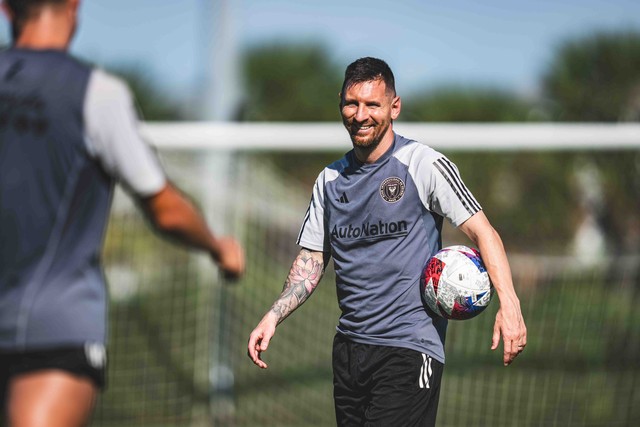 Sốt vé trận vinh danh Messi và kết thúc mùa giải của Inter Miami - Ảnh 1. Sốt vé trận vinh danh Messi và kết thúc mùa giải của Inter Miami - Ảnh 1.