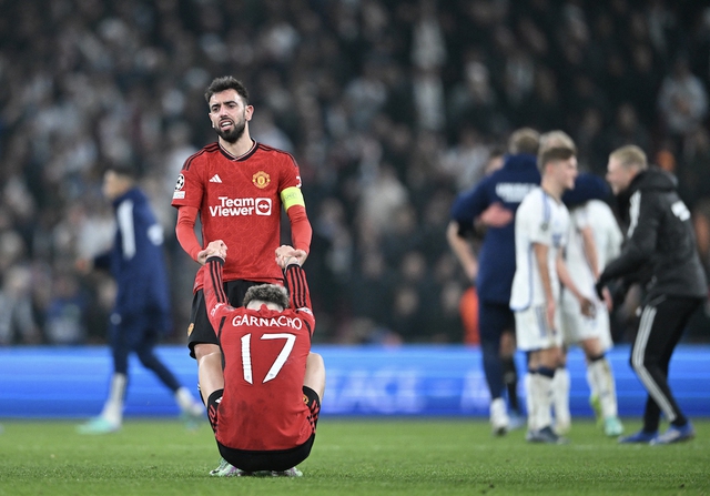 M.U đứng trước nguy cơ bị loại ở Champions League sau cú sốc trên sân Copenhagen - Ảnh 1. M.U đứng trước nguy cơ bị loại ở Champions League sau cú sốc trên sân Copenhagen - Ảnh 1.