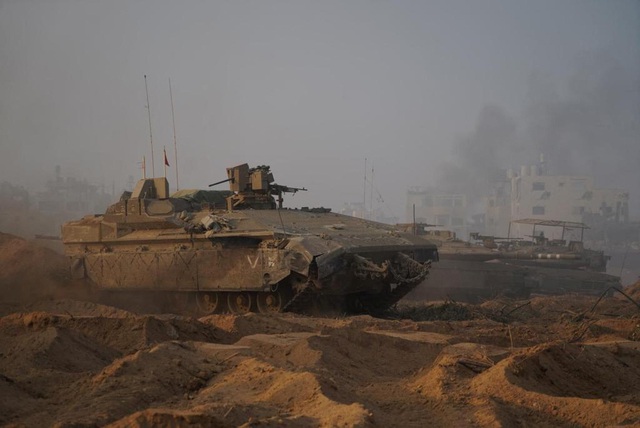 Israel: Quân đội đang ở 'trung tâm' TP.Gaza, thủ lĩnh Hamas mắc kẹt trong boong ke - Ảnh 1.
