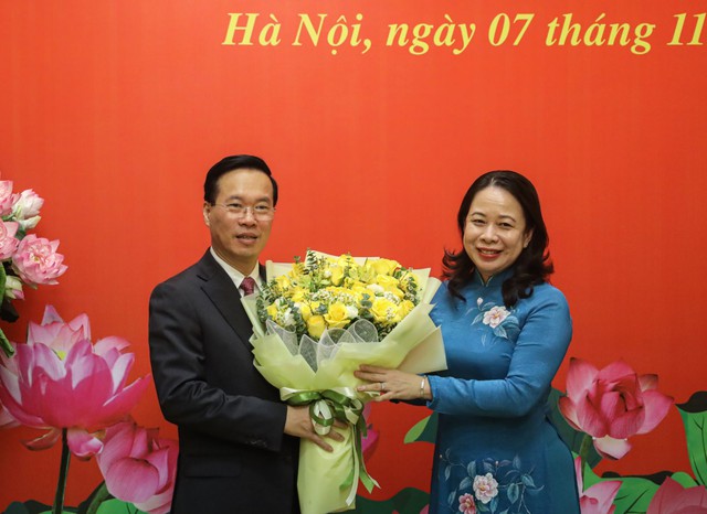 Chủ tịch nước Võ Văn Thưởng nhận Huy hiệu 30 năm tuổi Đảng - Ảnh 3. Chủ tịch nước Võ Văn Thưởng nhận Huy hiệu 30 năm tuổi Đảng - Ảnh 3.