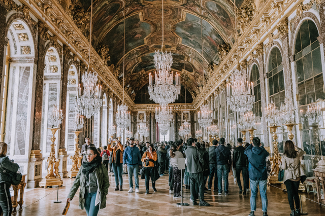 Khám phá cung Điện Versailles nguy nga tráng lệ  - Ảnh 2.