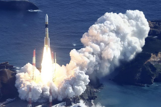 Nhật sẽ tăng gần gấp đôi số vệ tinh do thám để phát hiện tên lửa - Ảnh 1.