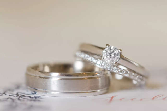 Chọn nhẫn cưới – cách mỗi cặp đôi kể câu chuyện hôn nhân của mình  - Ảnh 2.
