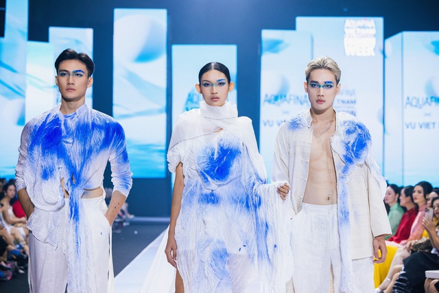 Thanh Hằng diện nón quai thao làm vơ-đét mở màn Vietnam International Fashion Week tại Hà Nội - Ảnh 2.