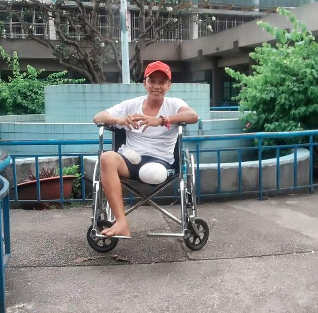 Phía sau câu chuyện chàng trai mang chân giả vẫn 'sáu múi' đẹp trai - Ảnh 2. Phía sau câu chuyện chàng trai mang chân giả vẫn 'sáu múi' đẹp trai - Ảnh 2.