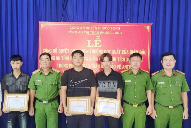3 thanh niên được Giám đốc Công an tỉnh Bạc Liêu khen thưởng đột xuất  - Ảnh 1.