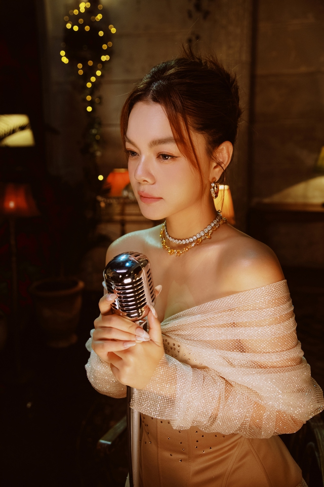 Phạm Quỳnh Anh ra mắt EP kể tiếp câu chuyện 15 năm trước - Ảnh 2. Phạm Quỳnh Anh ra mắt EP kể tiếp câu chuyện 15 năm trước - Ảnh 2.